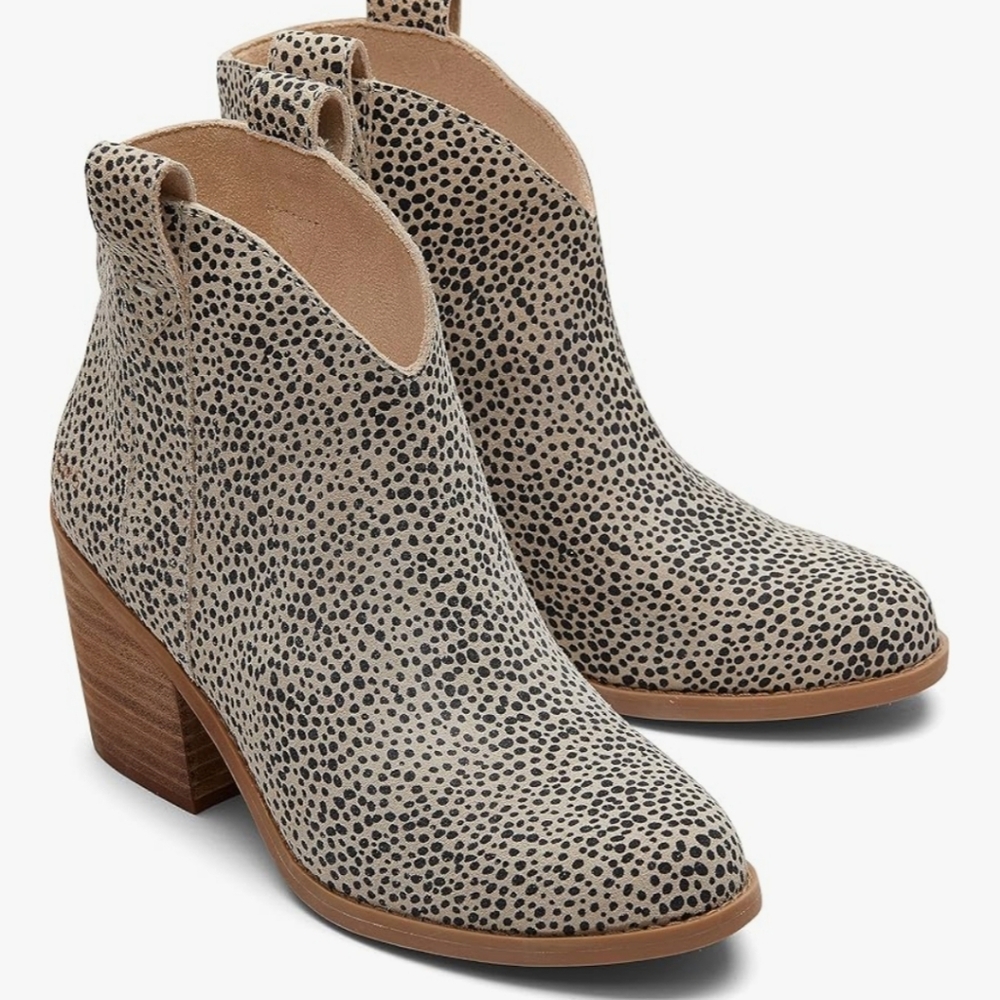 TOMS BOOTS
